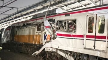 Tabrakan Mengerikan di Stasiun Bekasi Timur: KRL Diseruduk KA Argo Bromo Anggrek